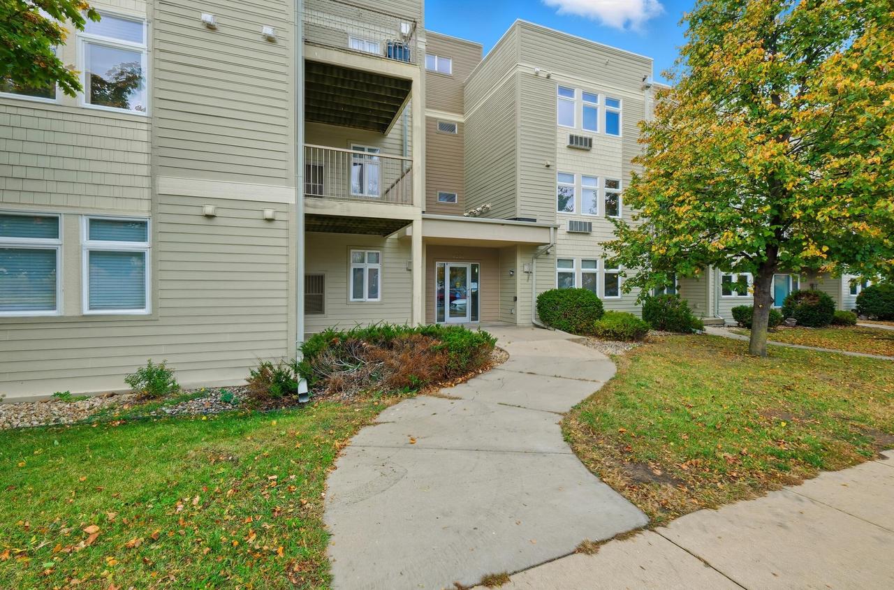 8206 Starr Grass Dr #204, Madison, WI 53719