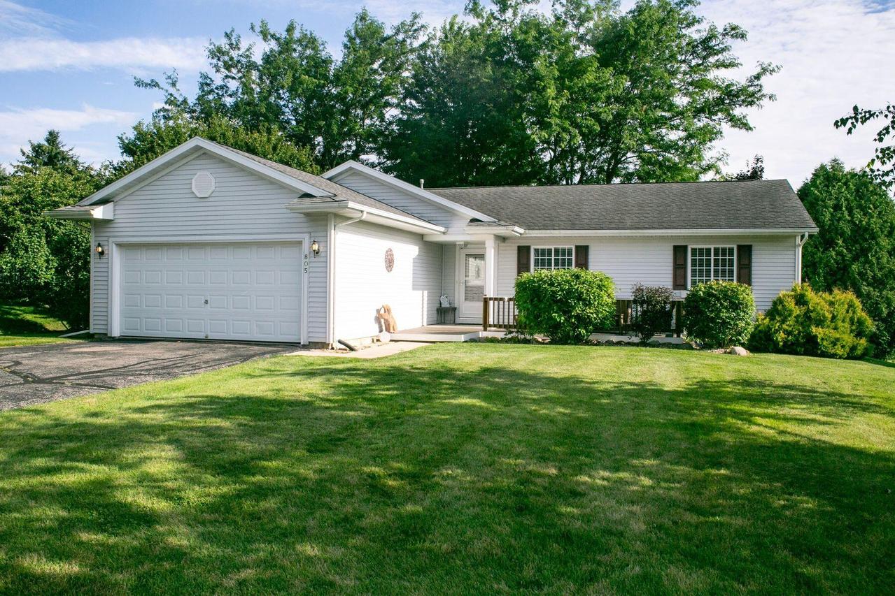 805 Devils Ln, Walworth, WI 53184