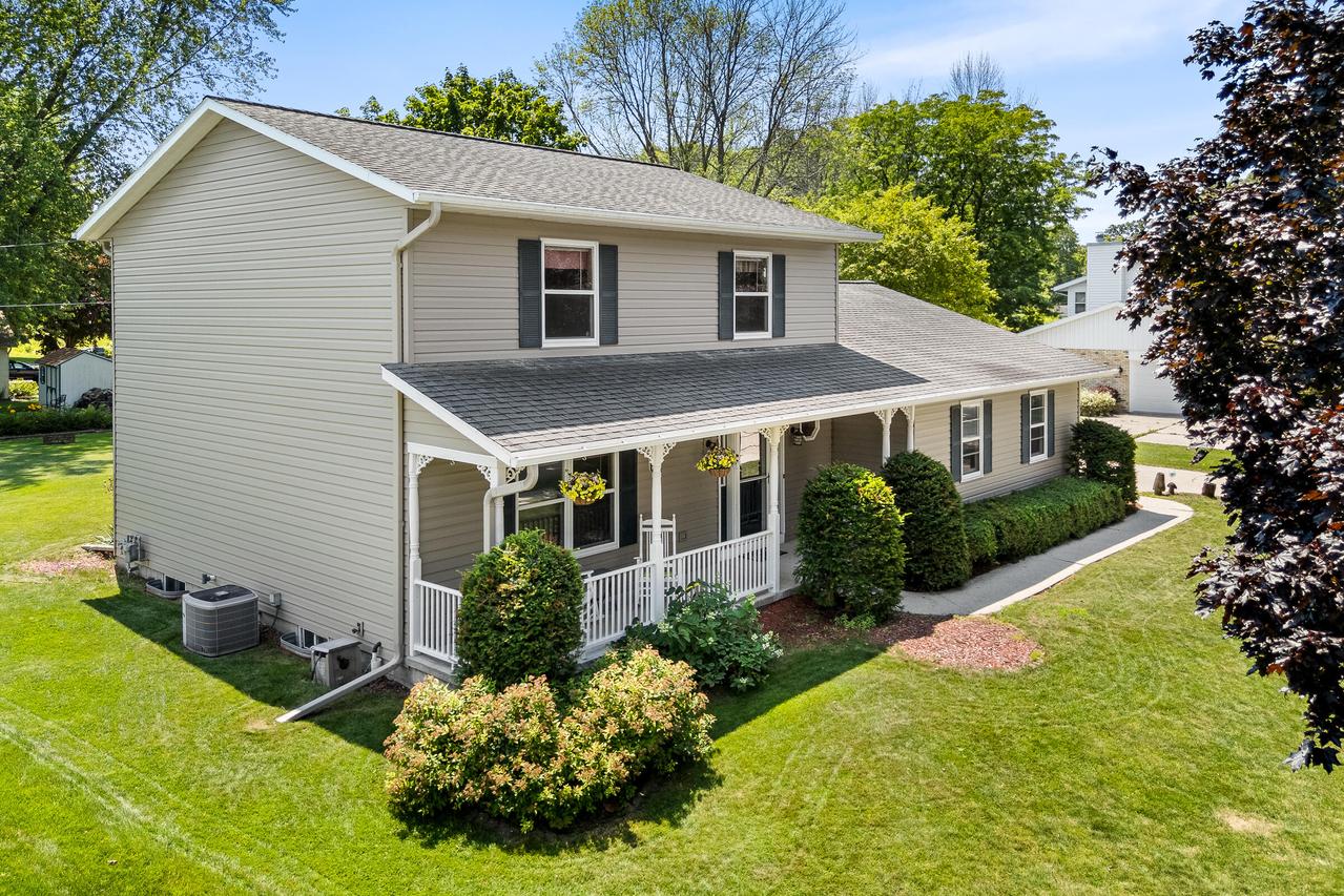 3409 Barkwood Ln, Manitowoc, WI 54220