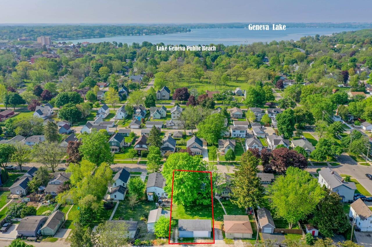 1115 Pleasant St, Lake Geneva, WI 53147