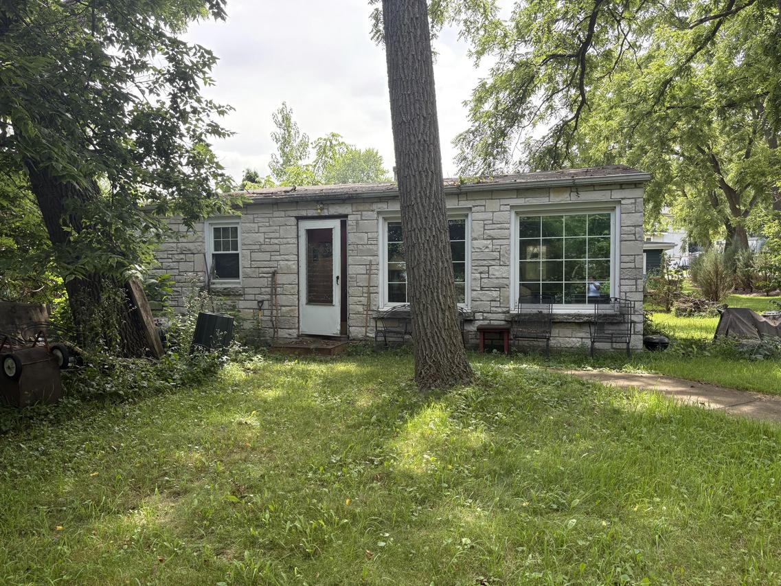 1534 Milwaukee St, Delafield, WI 53018