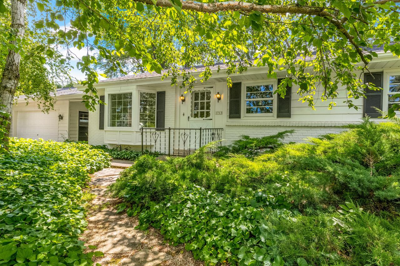 1713 W Donges Bay Rd, Mequon, WI 53092