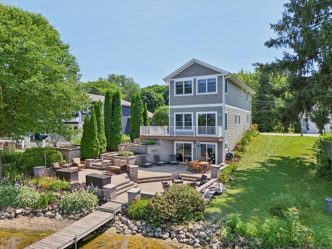 3362 S Shore Dr, Richfield, WI 53033