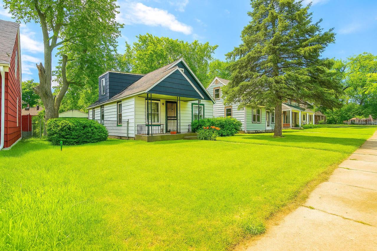 7529 W Grantosa Dr, Milwaukee, WI 53218