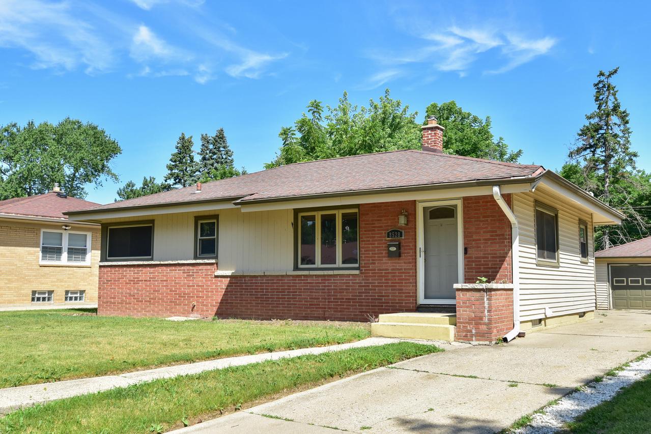 8528 W Arden Pl, Milwaukee, WI 53225