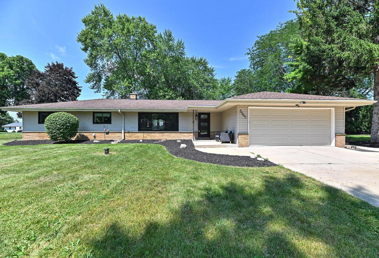 3565 Sunny Crest Dr, Brookfield, WI 53005