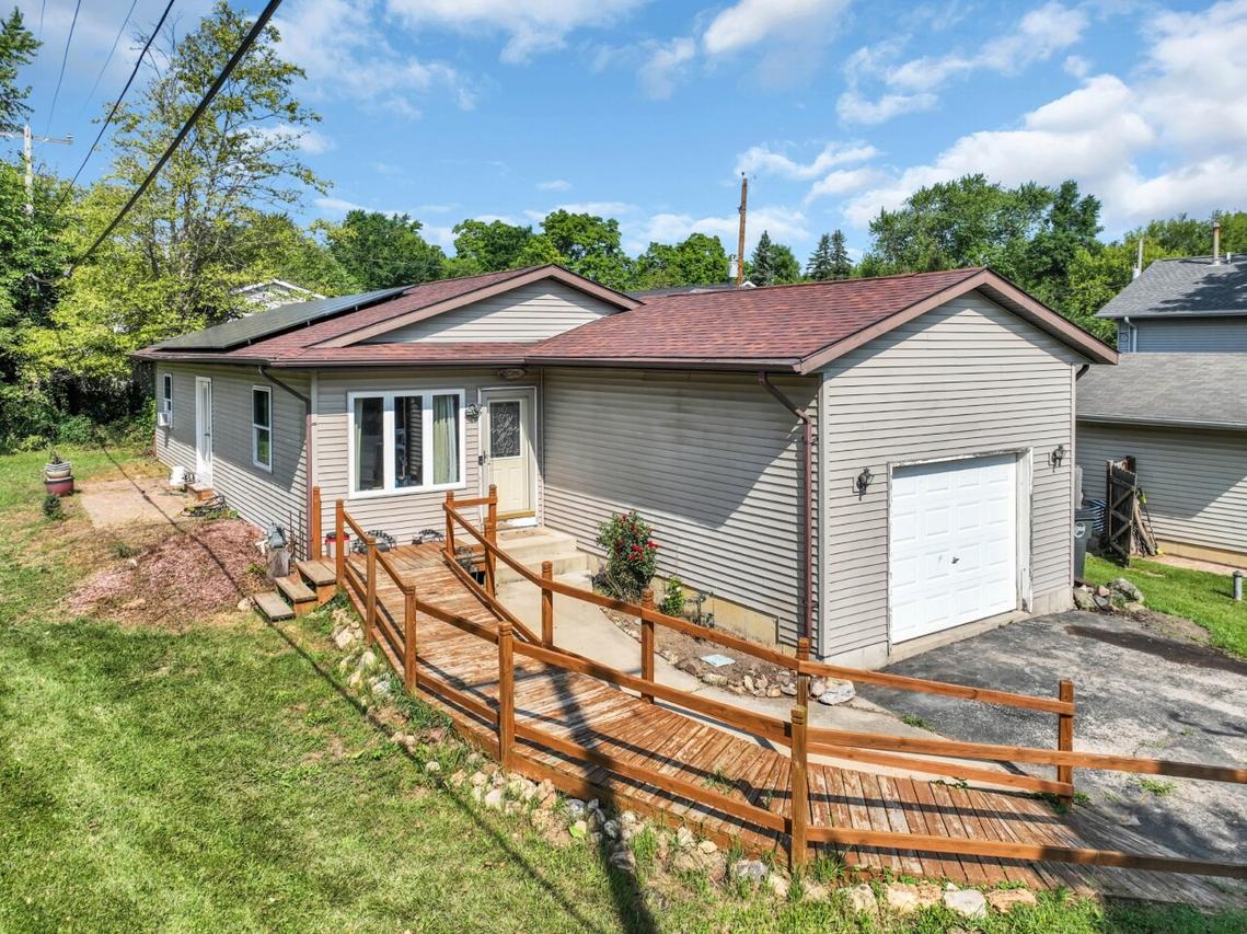 12132 221st Ave, Salem Lakes, WI 53104