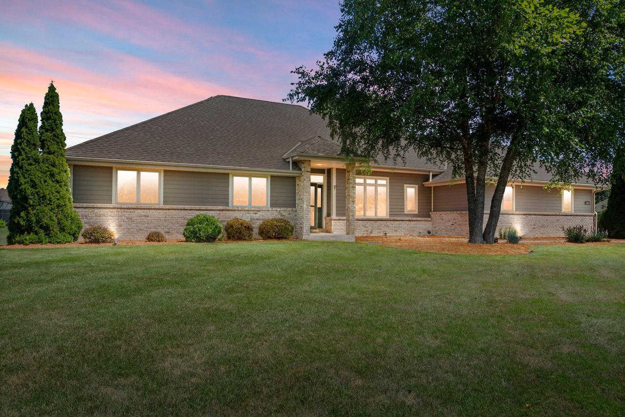 N75W24828 Robyn Ct, Sussex, WI 53089