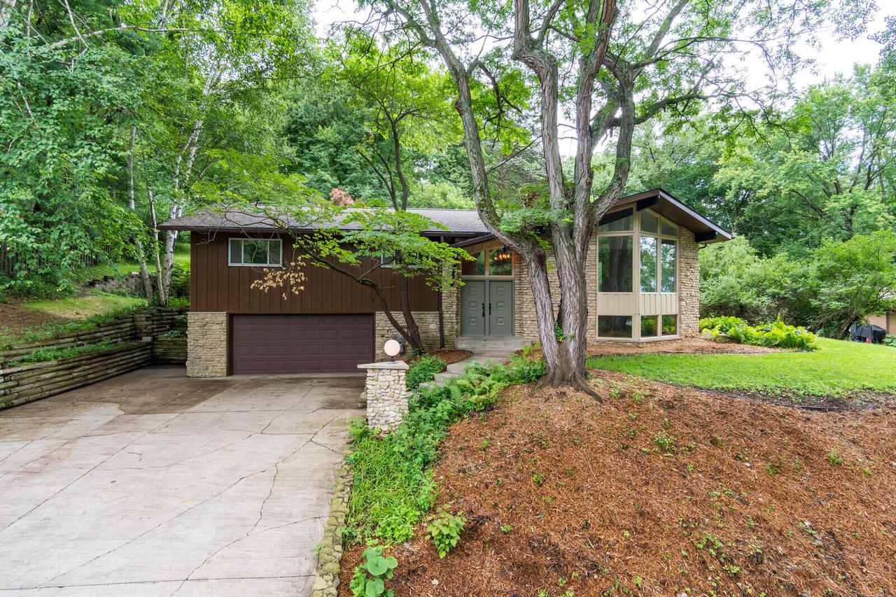 N1960 Wedgewood Dr, Shelby, WI 54601