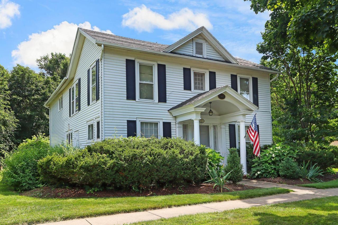 323 Warren St, Lake Geneva, WI 53147