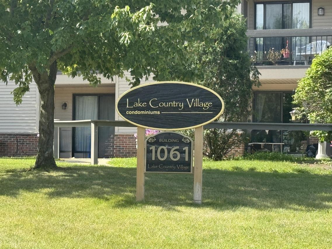 1061 Regent Rd #628, Oconomowoc, WI 53066