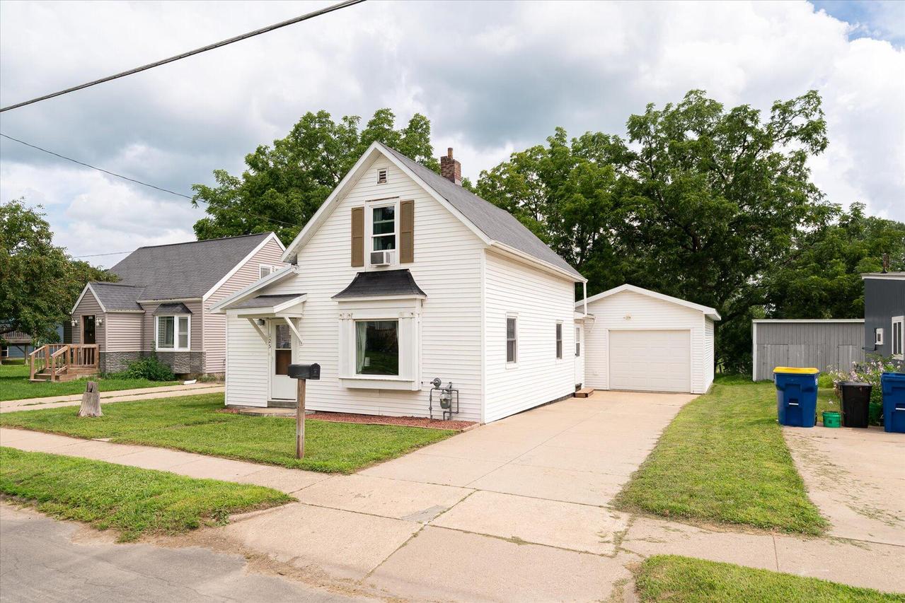 125 N Lincoln Ave, Viroqua, WI 54665