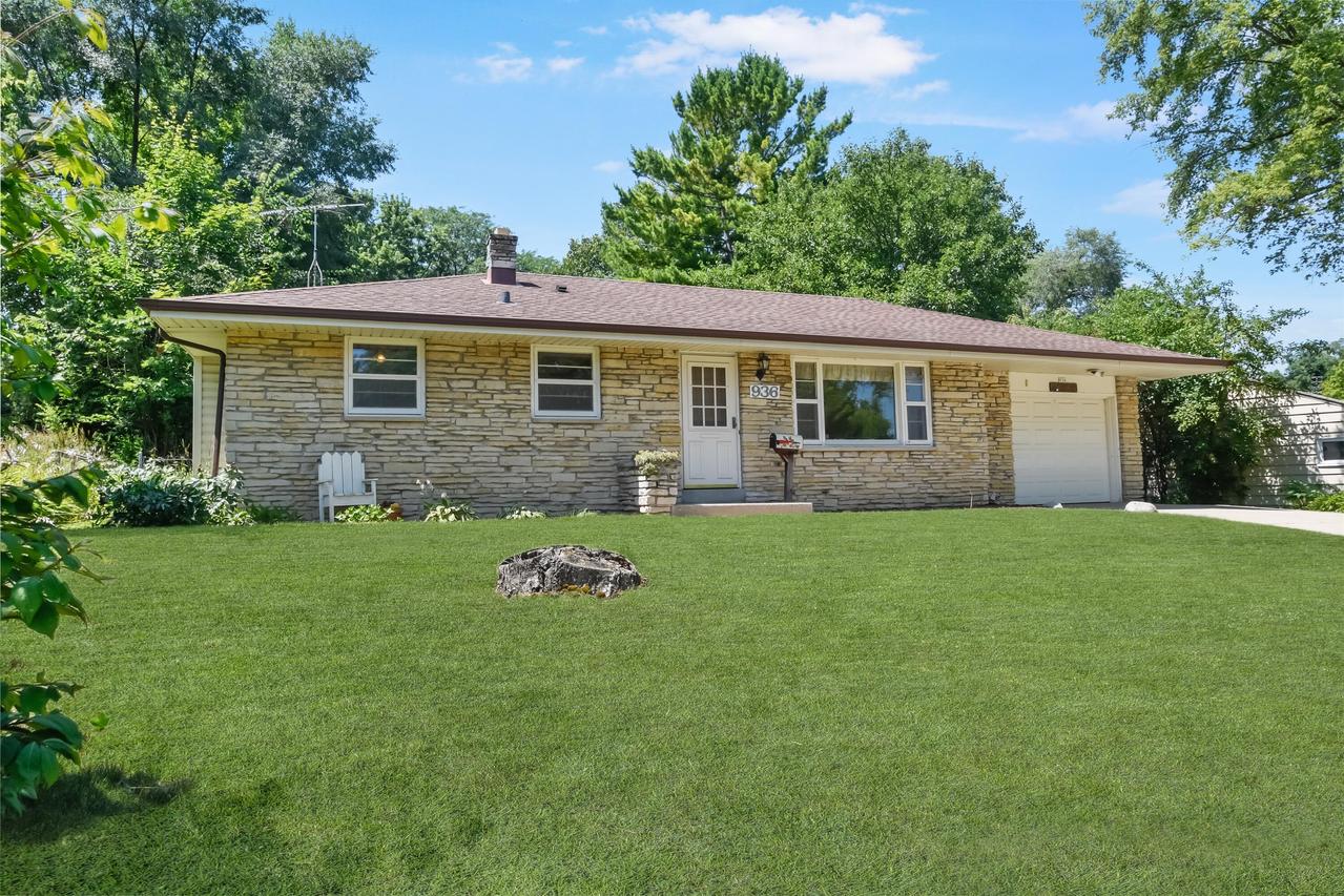 936 Birchwood Dr, West Bend, WI 53095