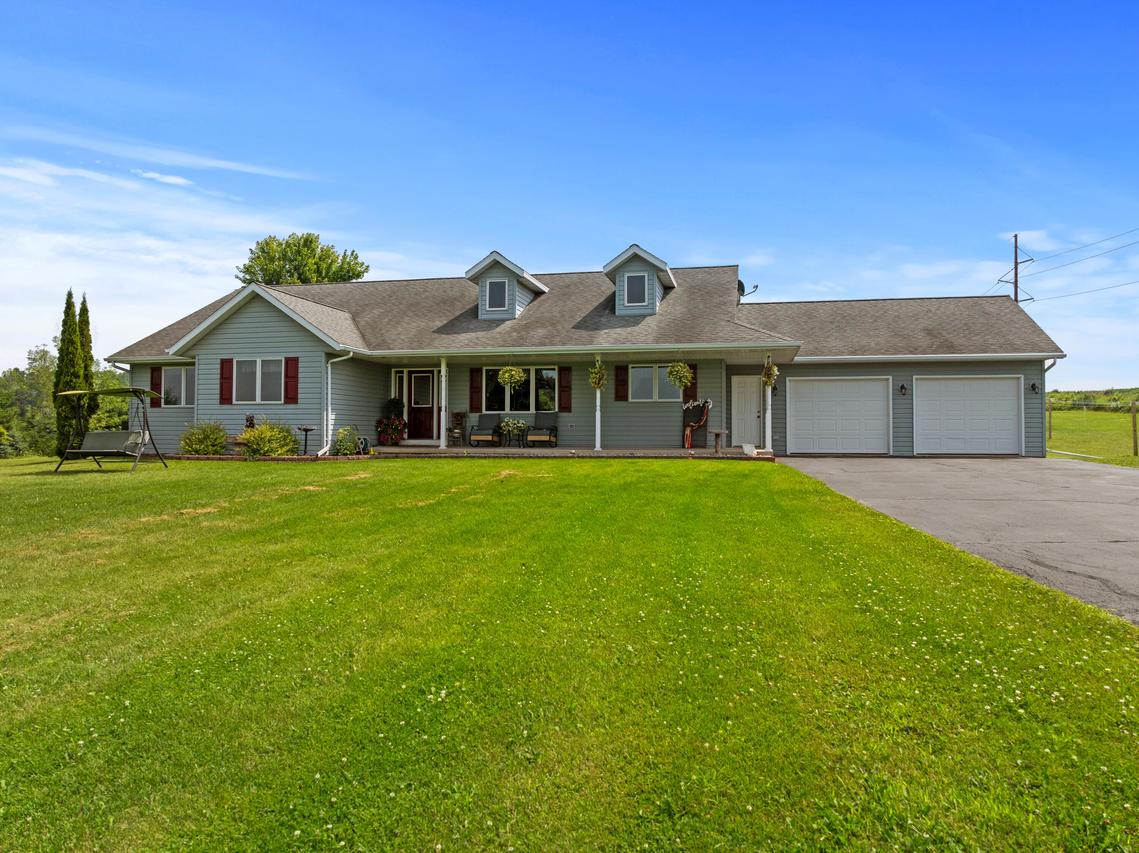 6027 Fetzer Rd, Kossuth, WI 54220