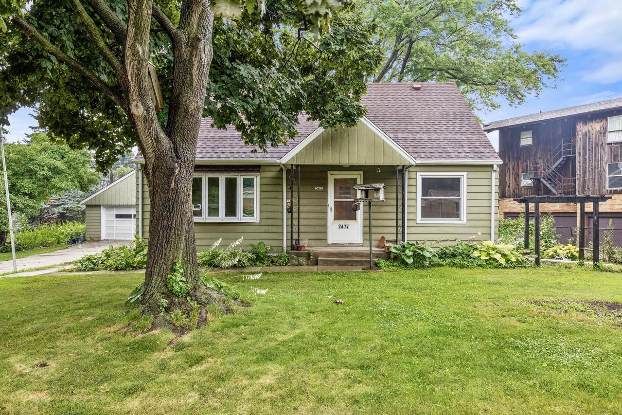 2477 S 99th St, West Allis, WI 53227