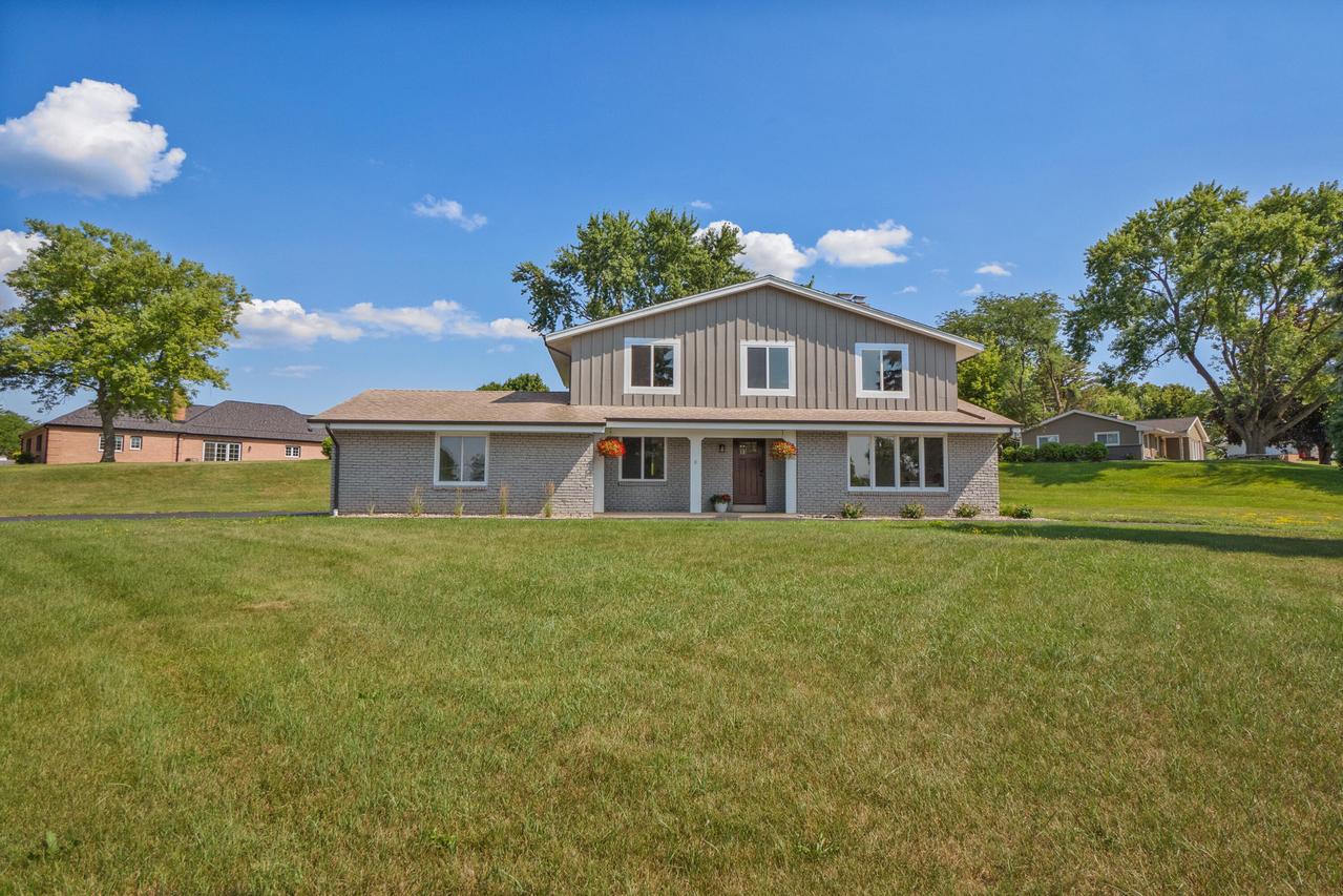 890 Janacek Rd, Brookfield, WI 53045