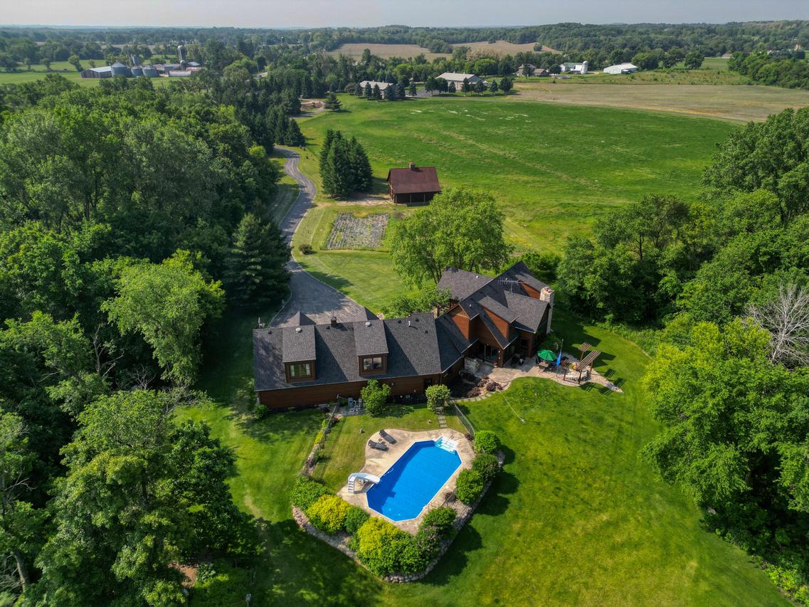 W395S3611 Hardscrabble Rd, Ottawa, WI 53118