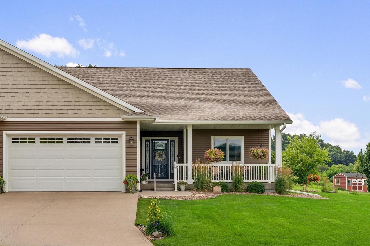 W6461 Oakwood Cir, Onalaska, WI 54636