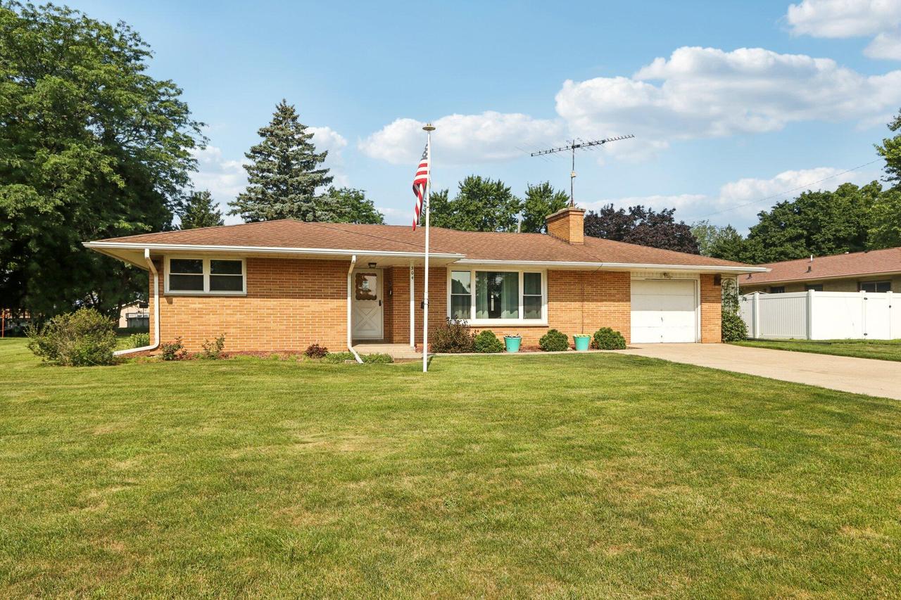 304 S Franklin St, Elkhorn, WI 53121