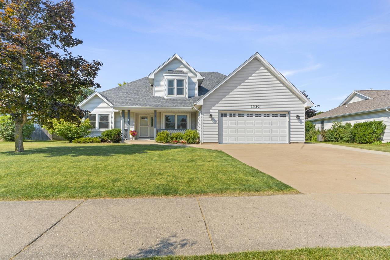 1030 E Sommers Dr, Oak Creek, WI 53154