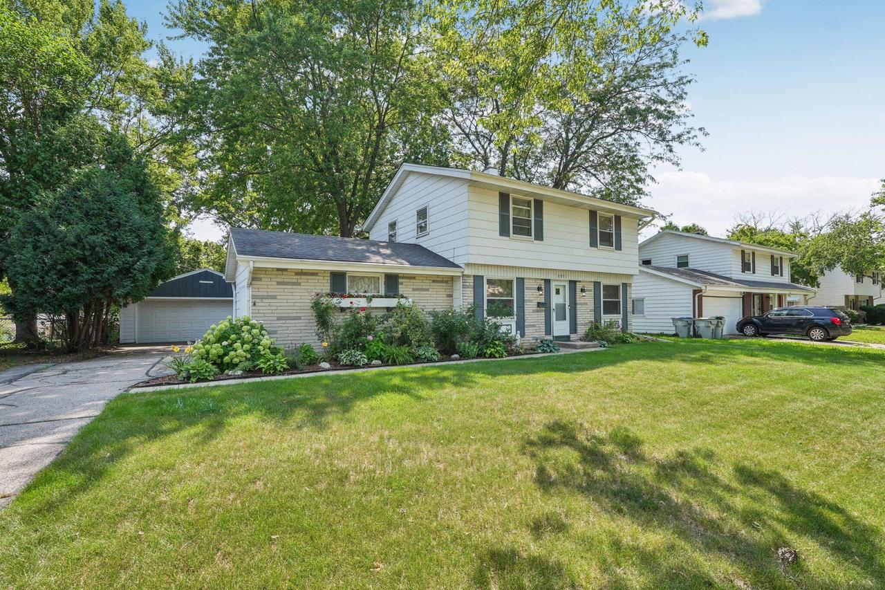 8821 W Dallas St, Milwaukee, WI 53224