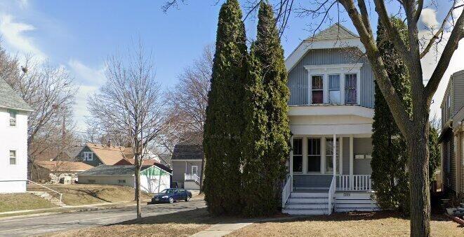 3004 S 15th Pl, Milwaukee, WI 53215