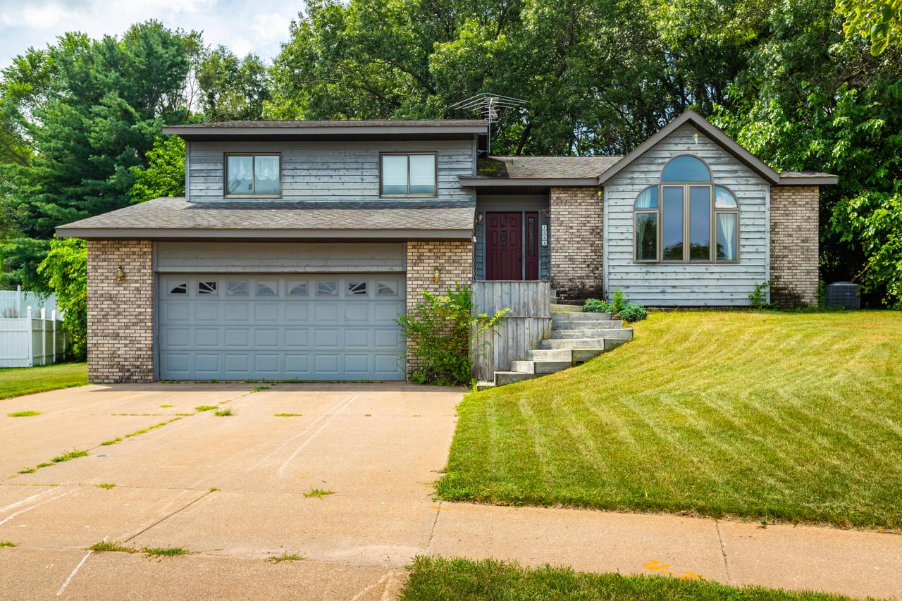 1224 Red Cedar Ct, Onalaska, WI 54650