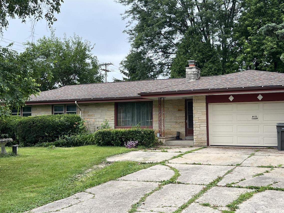 W131S6689 Kipling Dr, Muskego, WI 53150