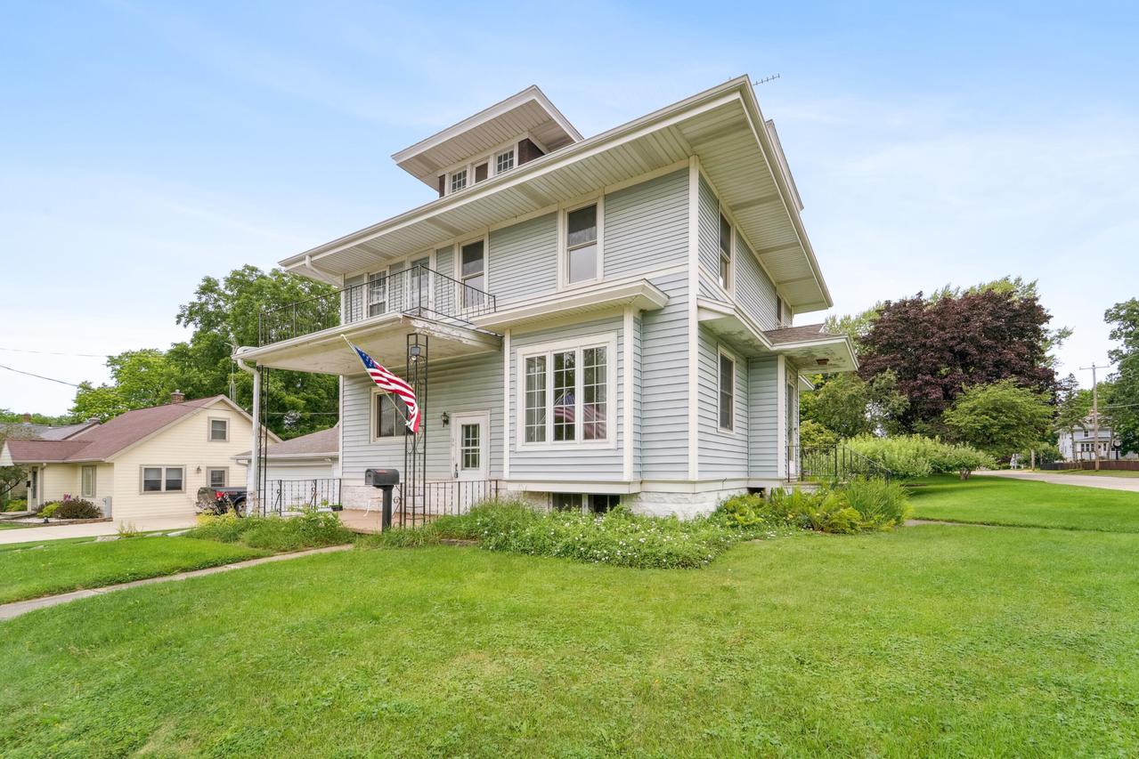 3 N Ewald St, Mayville, WI 53050