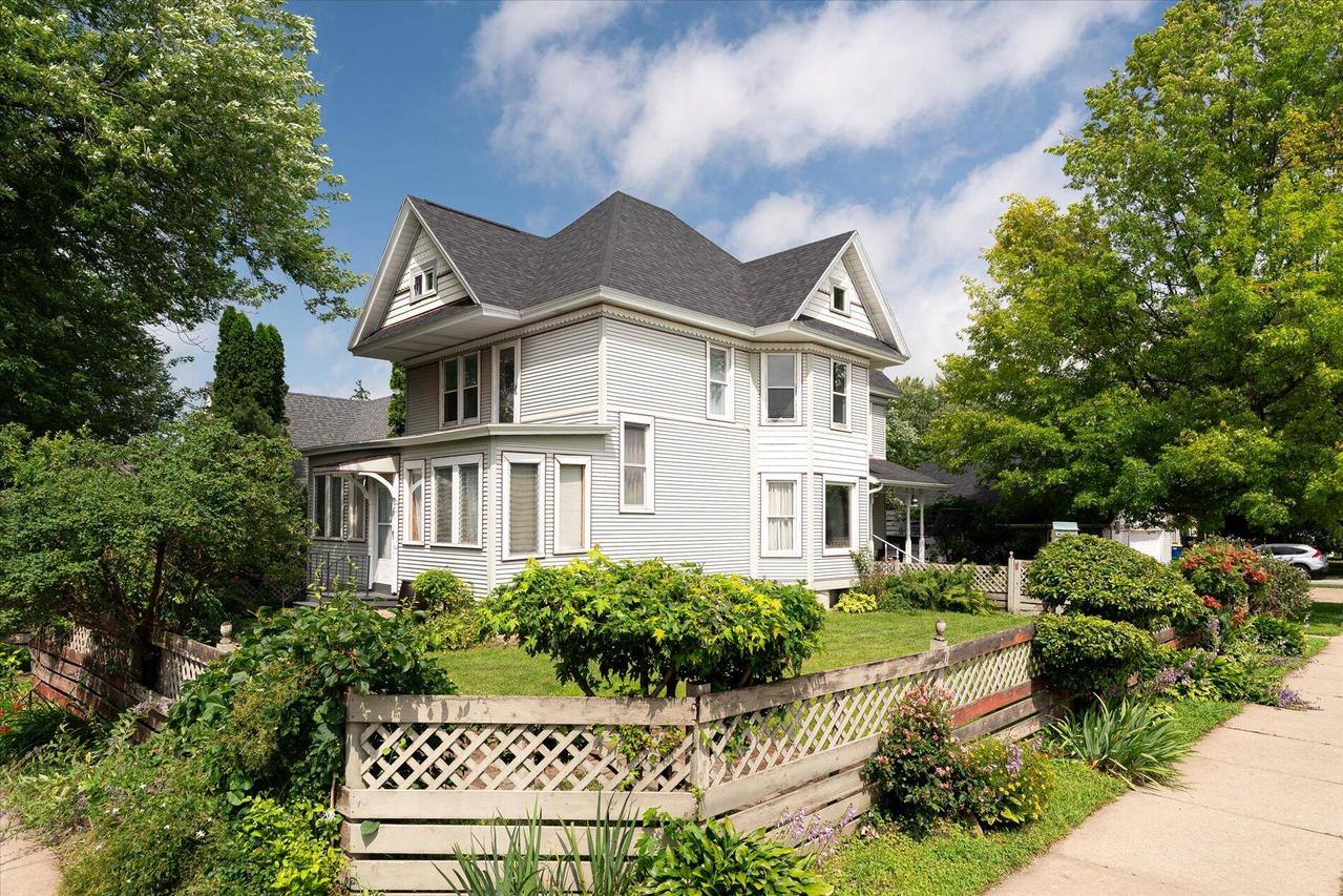434 E Gillette St, Viroqua, WI 54665