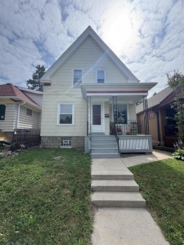 3222 N Newhall St, Milwaukee, WI 53211