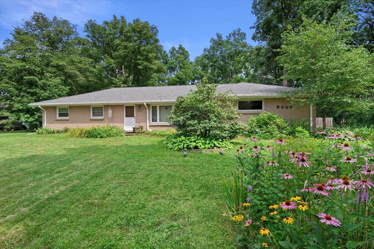 6954 S 109th St, Franklin, WI 53132