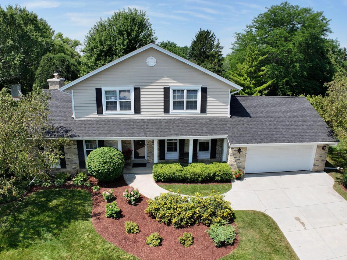 W168N10517 W Deer Xing, Germantown, WI 53022