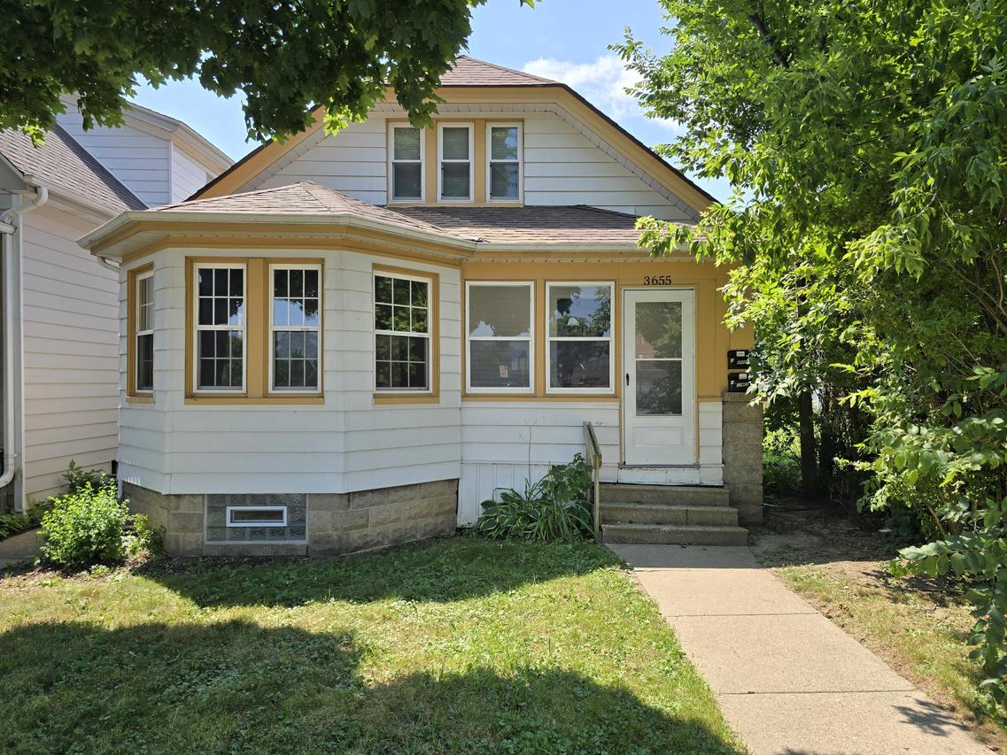 3655 E Allerton Ave, Cudahy, WI 53110