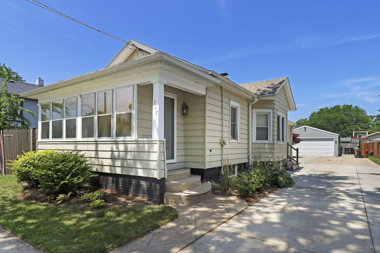 718 44th St, Kenosha, WI 53140