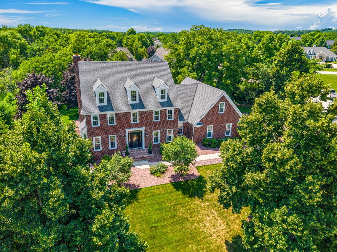 13085 W Woodfield Ln, New Berlin, WI 53151