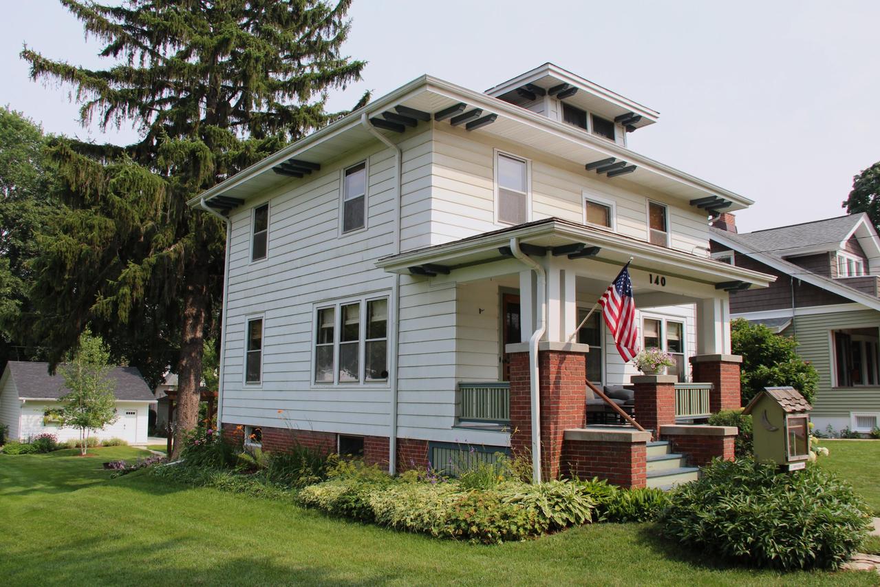 140 S Kane St, Burlington, WI 53105