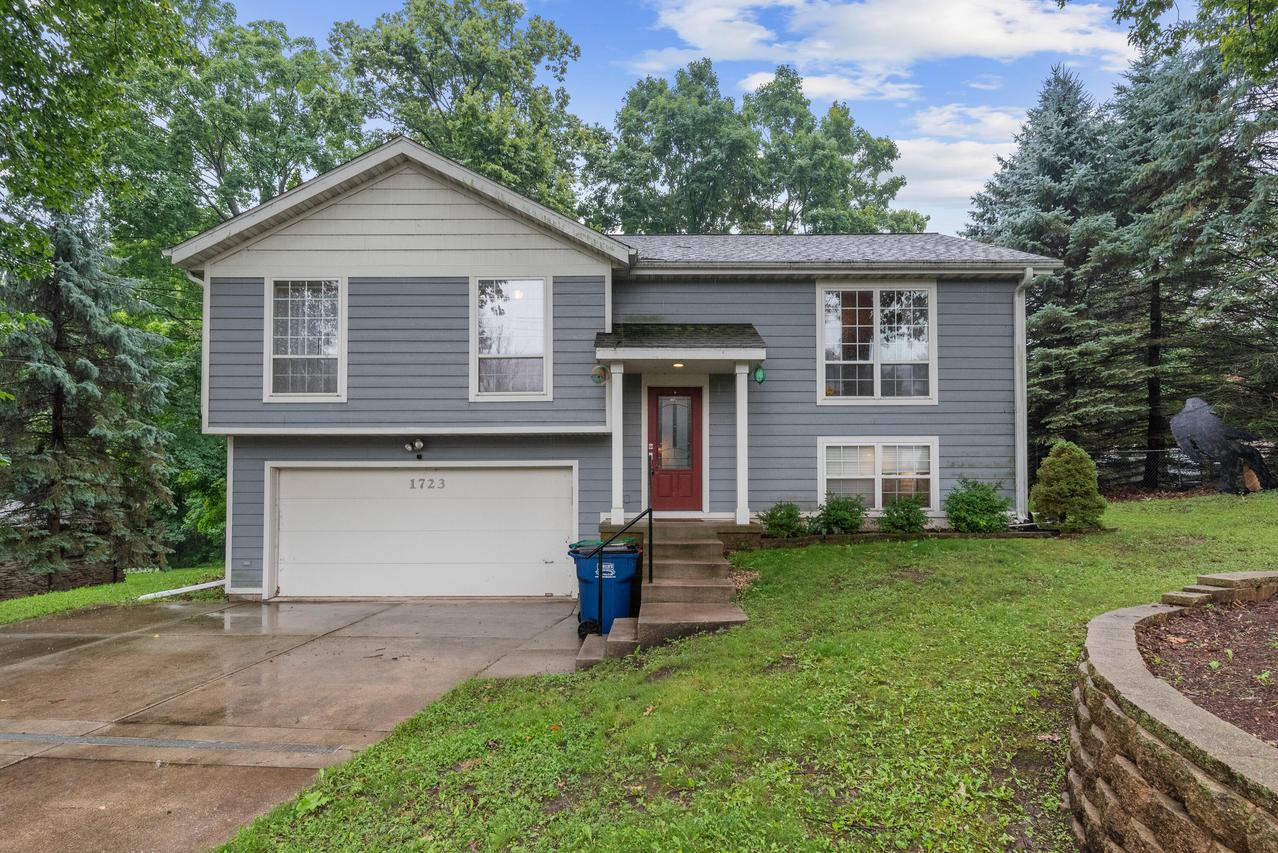 1723 Falls Rd, Grafton, WI 53024