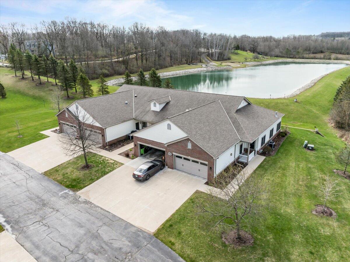 652 Pleasantwood Dr #4, Kewaskum, WI 53040