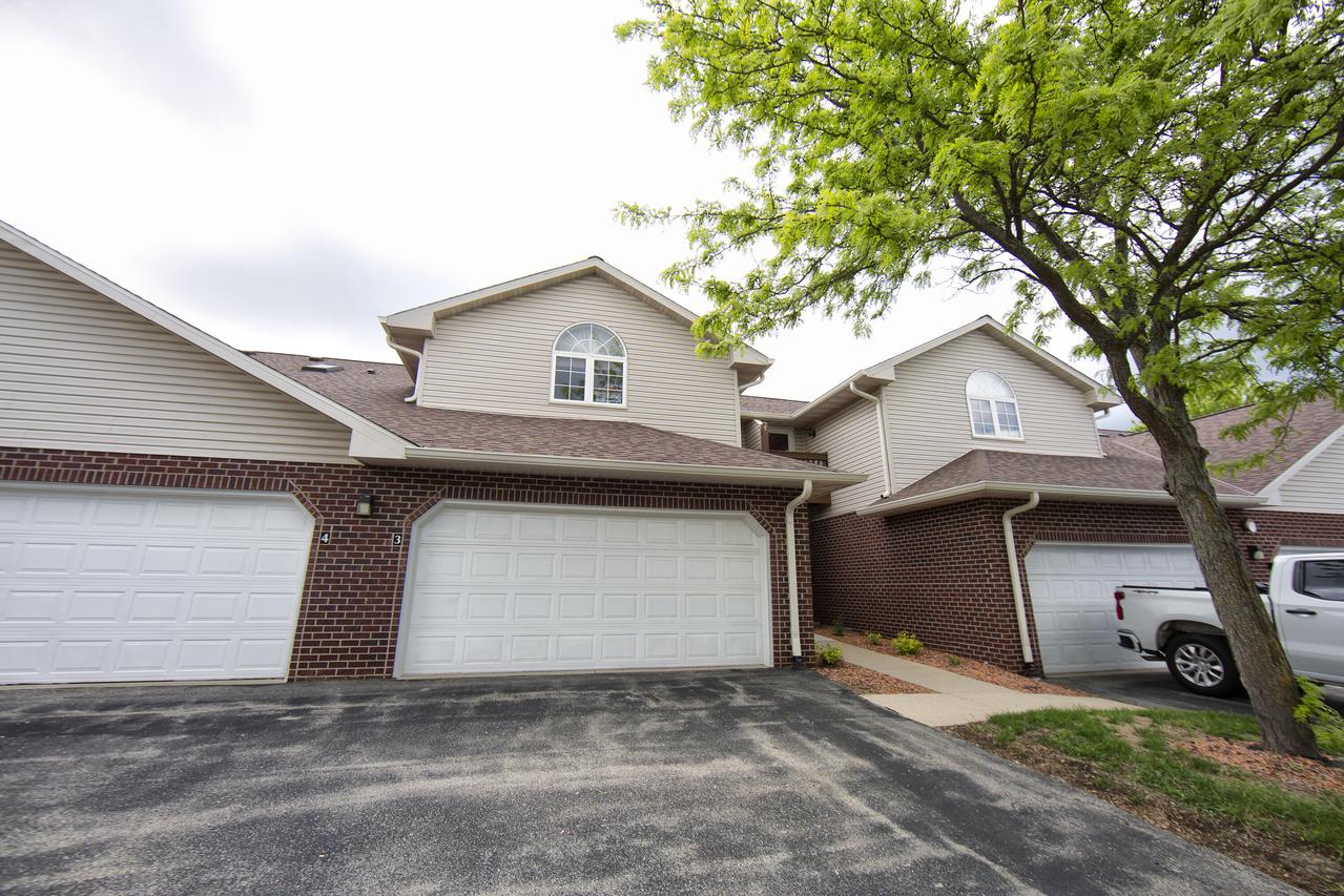 7949 S Scepter Dr #3, Franklin, WI 53132