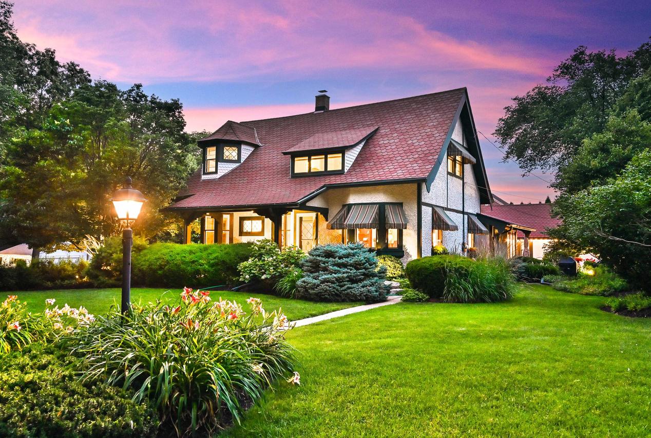 8028 Warren Ave, Wauwatosa, WI 53213