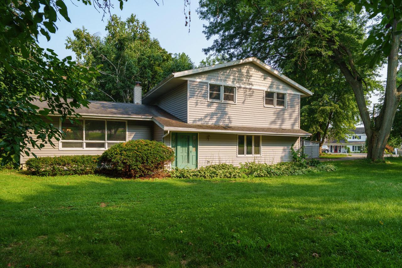 5617 Winnequah Rd, Monona, WI 53716