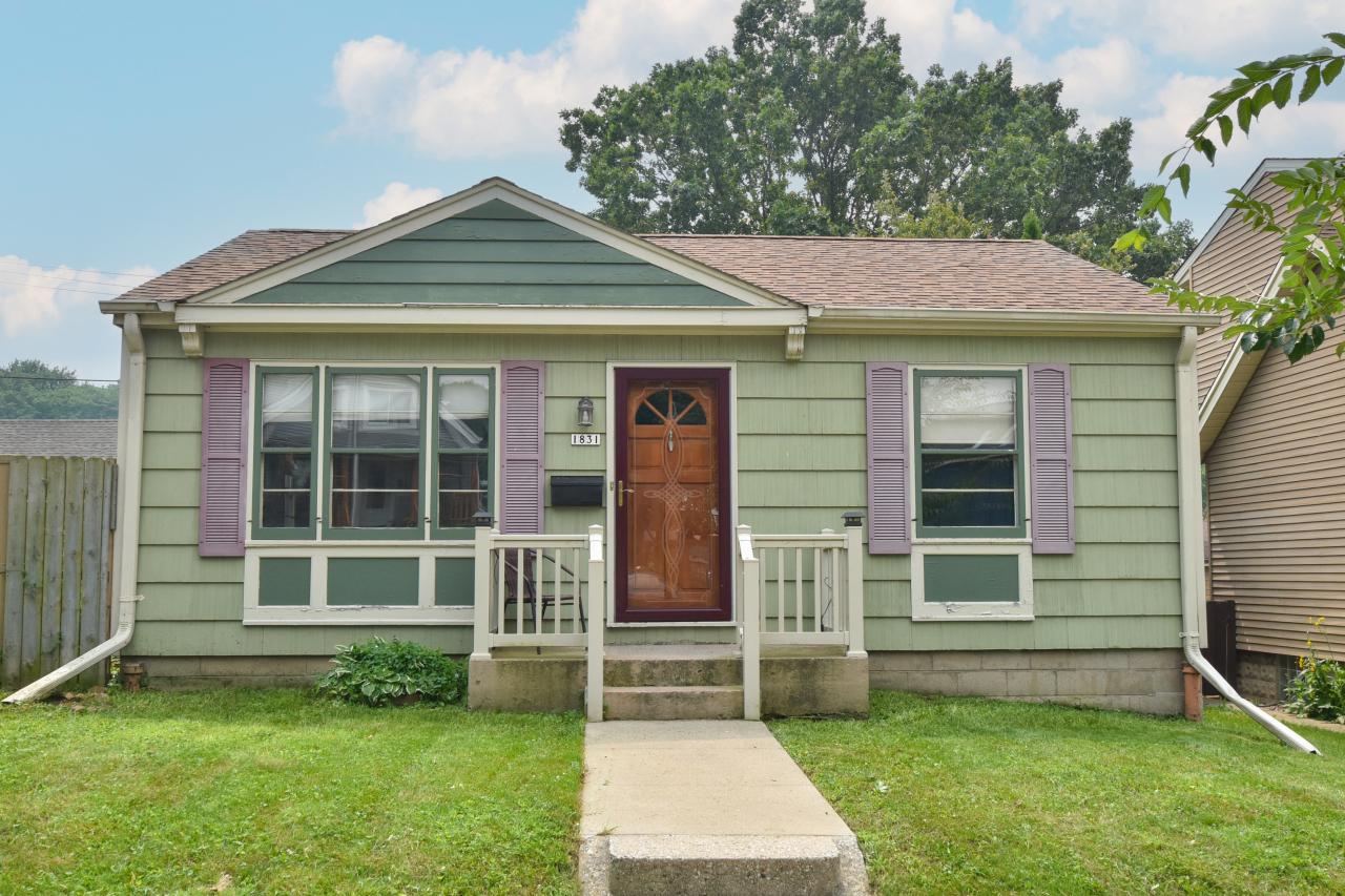 1831 E Hillcrest Ave, Milwaukee, WI 53207