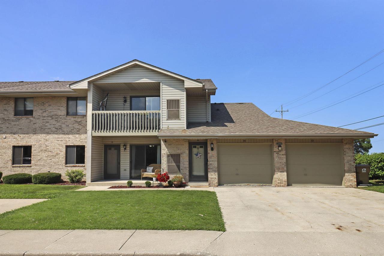 8123 40th Ave #D, Kenosha, WI 53142