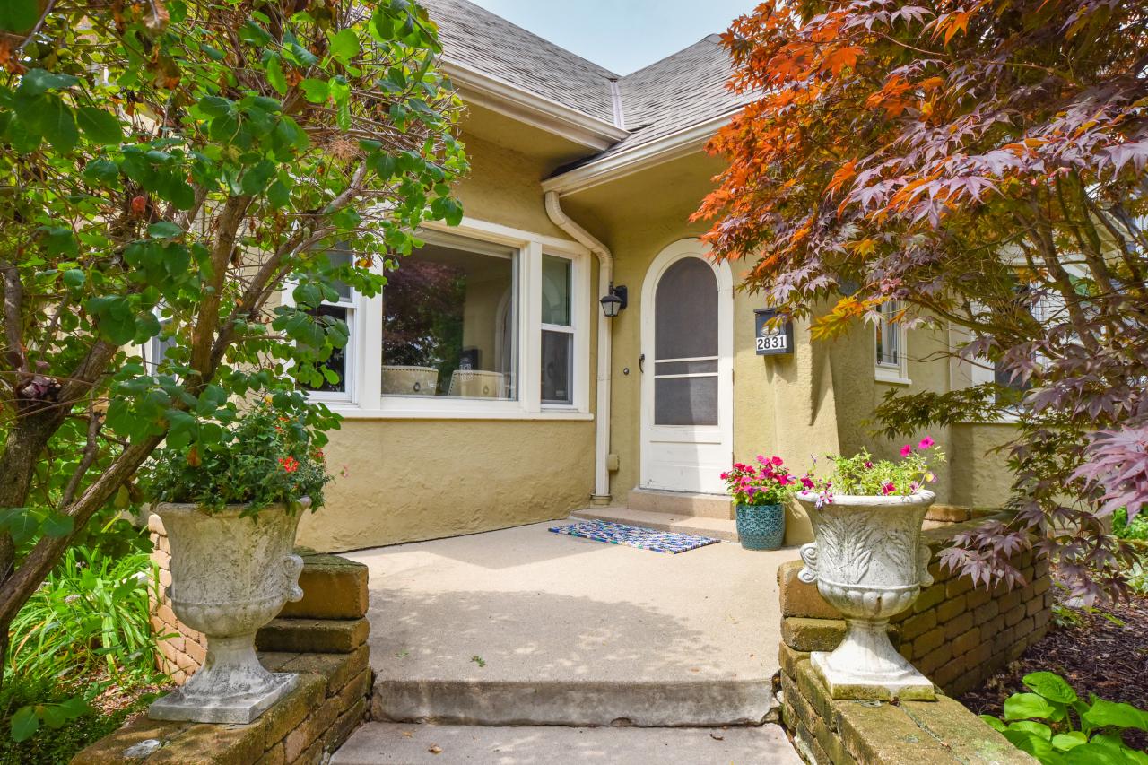 2831 N Maryland Ave, Milwaukee, WI 53211