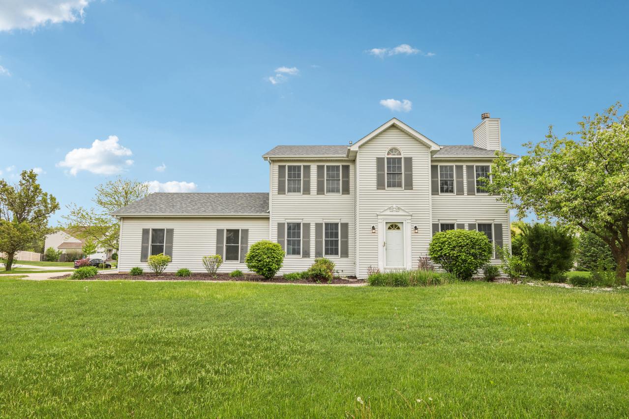 24434 88th St, Salem Lakes, WI 53168