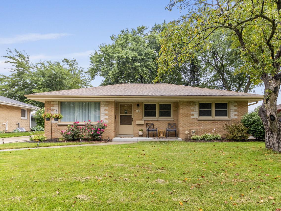 4429 S 63rd St, Greenfield, WI 53220