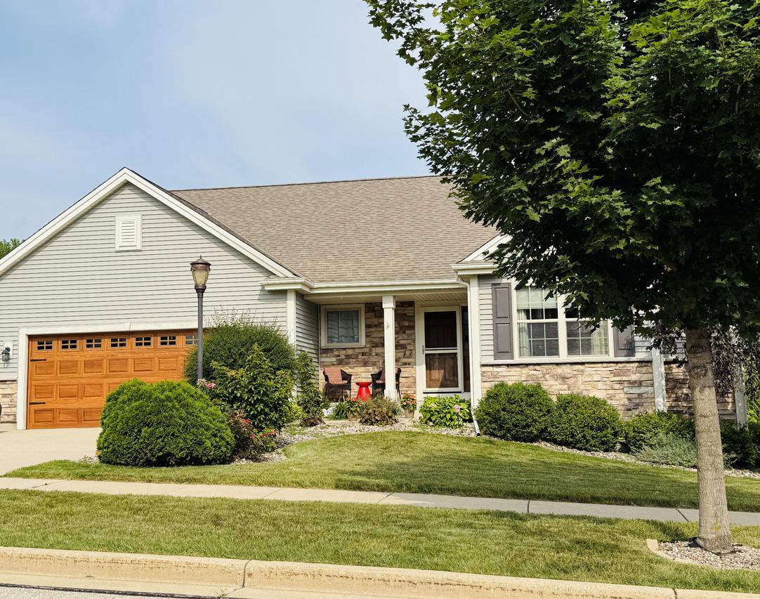 1723 Glacier Ridge, Waukesha, WI 53188