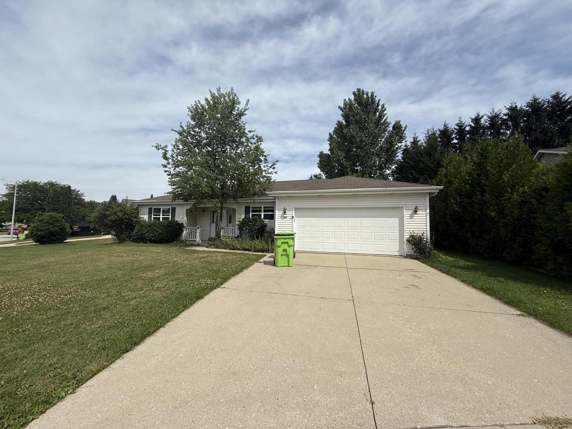 744 Ridge View, Hartford, WI 53027