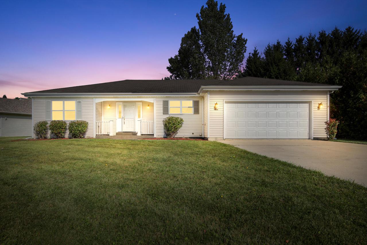 744 Ridge View, Hartford, WI 53027